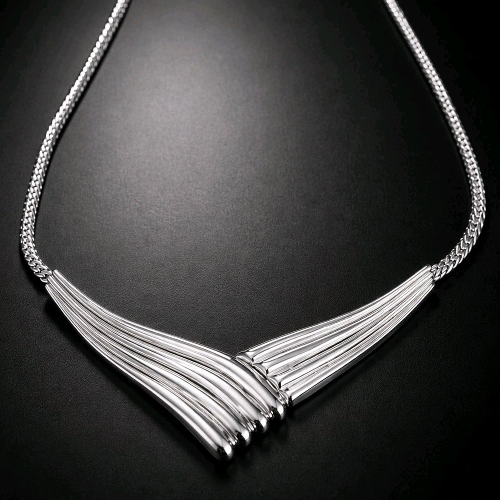 Vintage Silver-Tone Serpentine Chain Bib Necklace, Mid-Century 15" Sn01-19